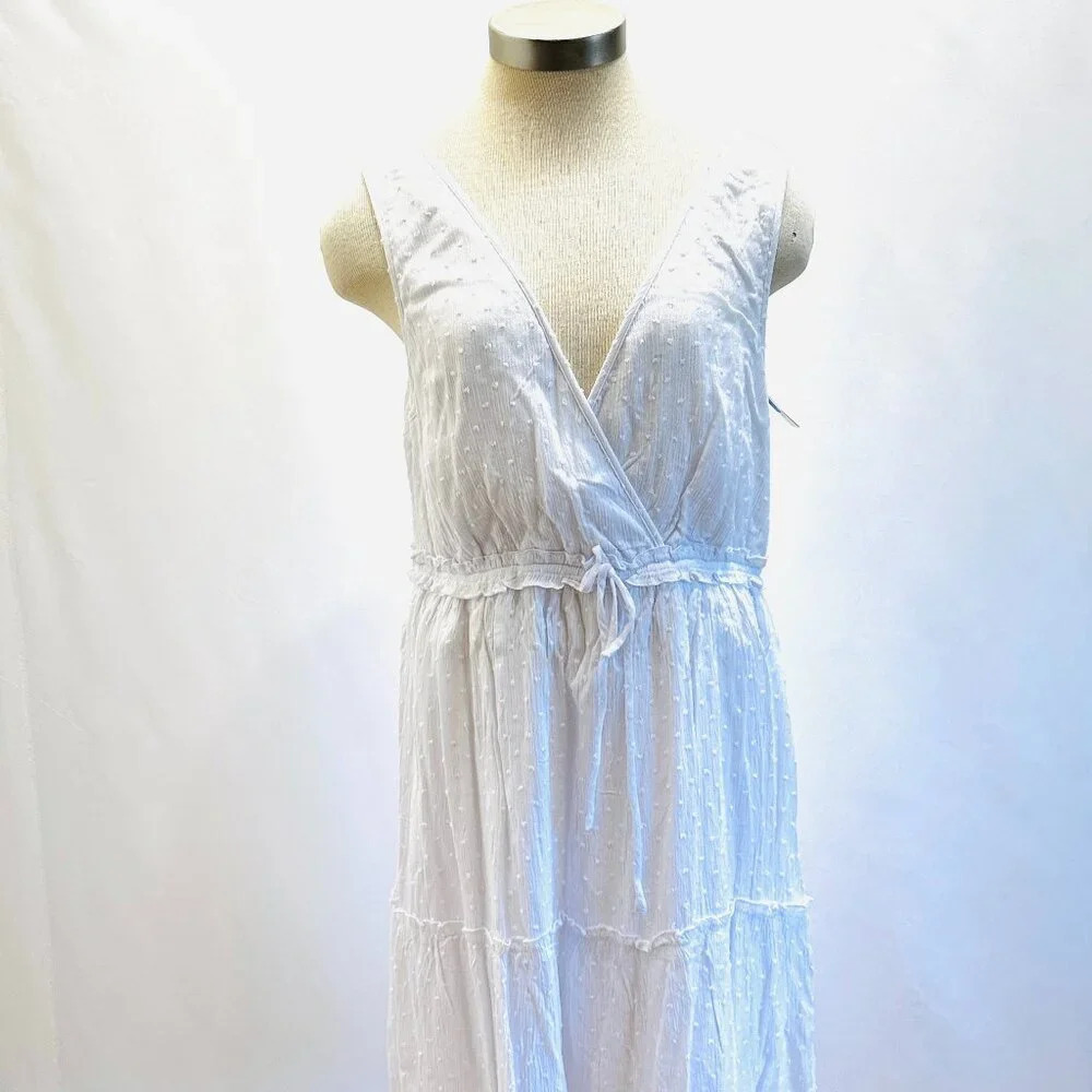 NWT Speechless Juniors Sleeveless V-Neck Fully Lined White Dress Size Medium